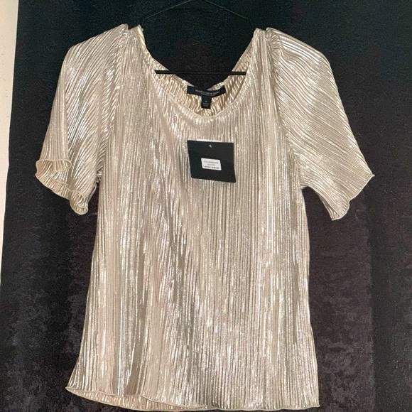 Marc New York gold color shiny short sleeve top size Medium - Picture 3 of 6